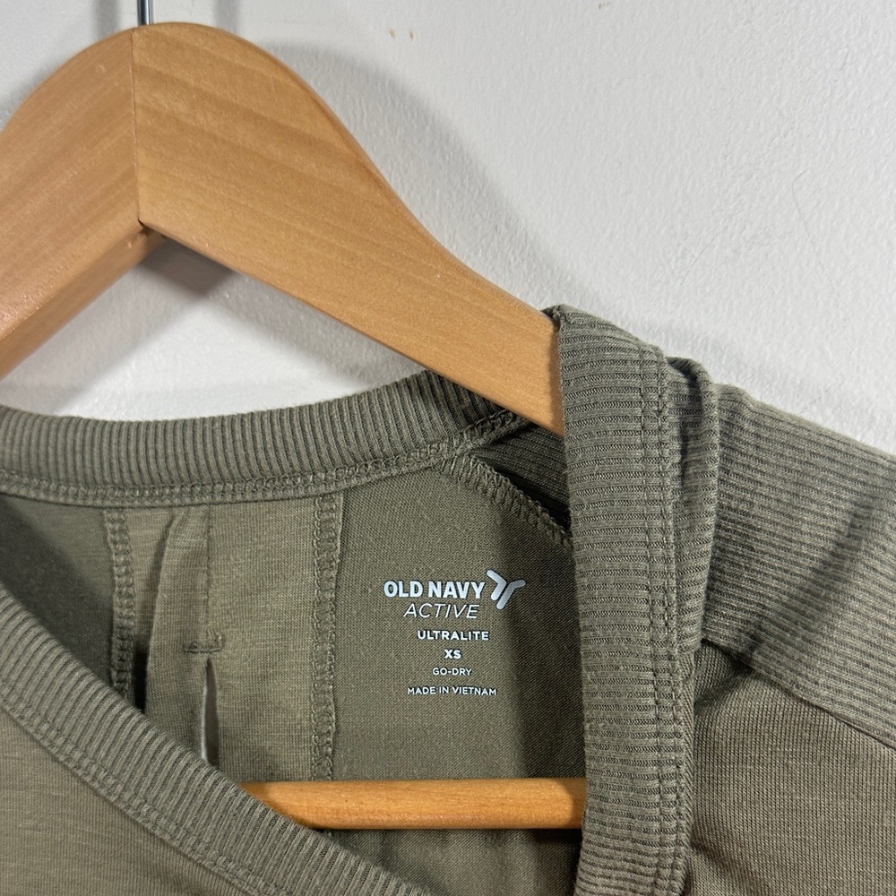 Old Navy Active Woman's Ultralite Go-Dry Olive Green Open Back Workout Tee XS - Picture 4 of 6